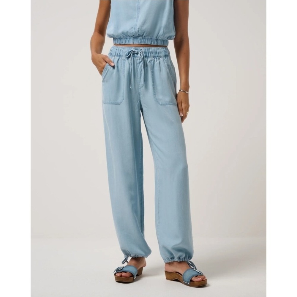 TravisMathew Chambray Jogger Pants Womens S Light Wash Baggy Coastal Y2K NWT